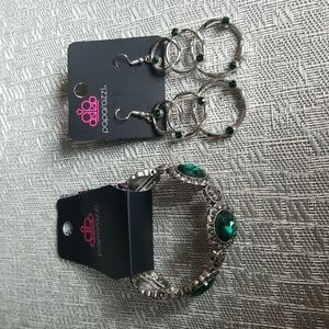 NWT Stretchable bracelet & earrings with faux emerald